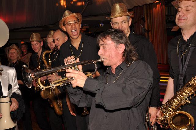 min 2011 03 08 mardi brass band 386
